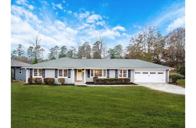 Heart of Roswell- Stylish Ranch Near Canton St.