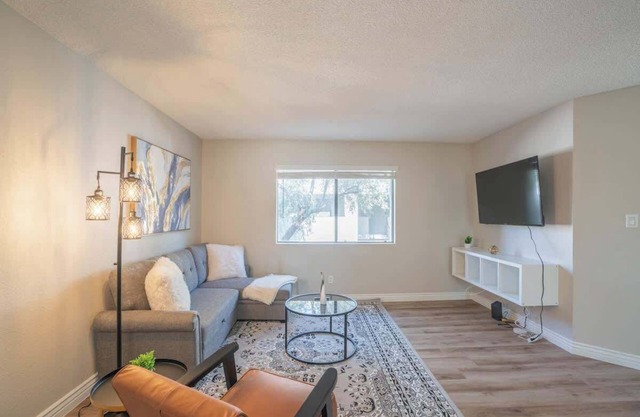 Heart of Scottsdale | Pool, Gym, Balcony, Parking