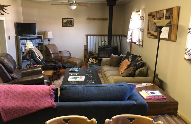 Herz des großen Lochs! Comfy Cabin für Ihre Fischerei / Jagd / Bergabenteuer
