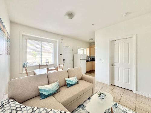 Heart of Van. Private 2BR, Patio and FREE Parking