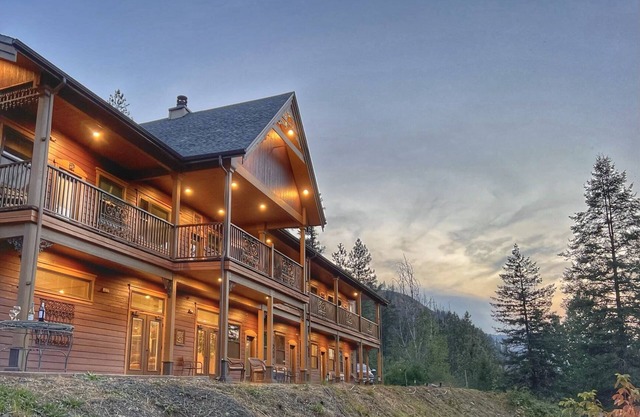 Hearthstone Elegant Lodge by the River
