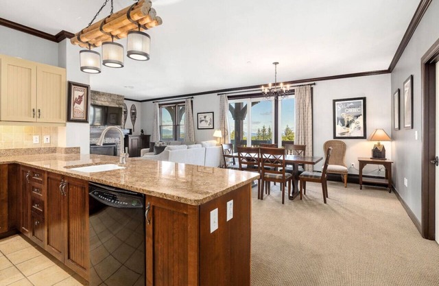 Hearthstone Lodge Corner Unit with a View