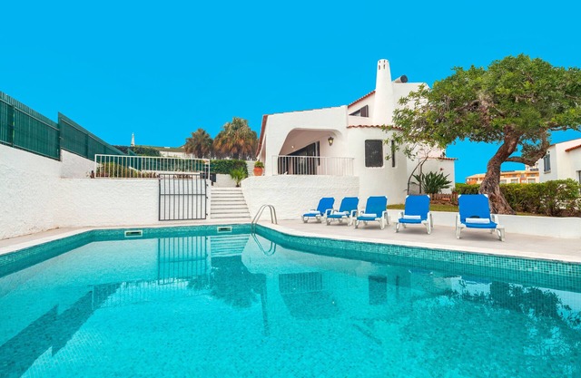 Heatable pool & BBQ near Santa Eulália