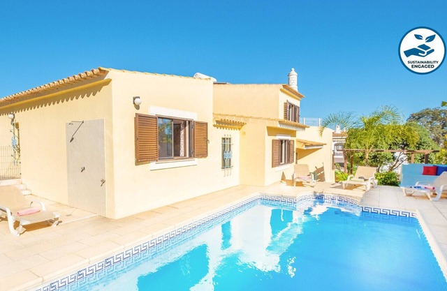 Heatable Pool, BBQ & Terrace near Old Town