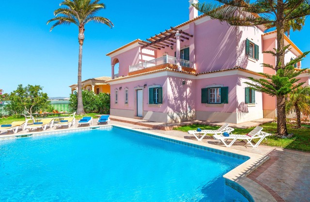 Heatable Pool & BBQ – Villa in Albufeira