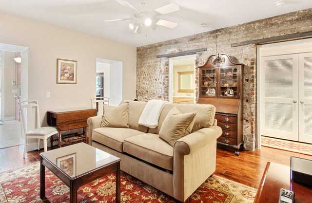 Wunderschön renovierte Gartenwohnung in toller Lage in der Nähe des Forsyth Parks