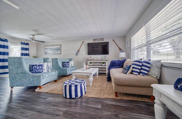 Heated Pool, Arcade with PS5, 5min from Legoland-Stylish LakeHome