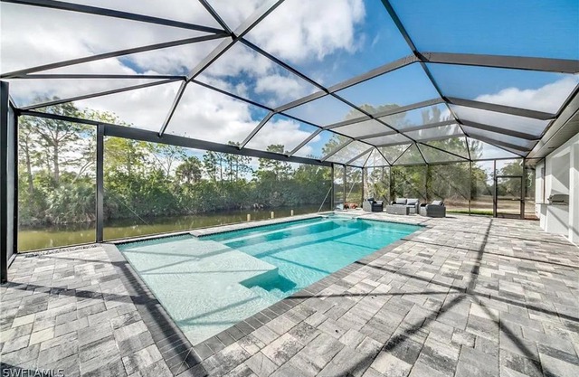 Heated Pool, Canal Views, Sleeps 8 - Villa Sip N' Sea