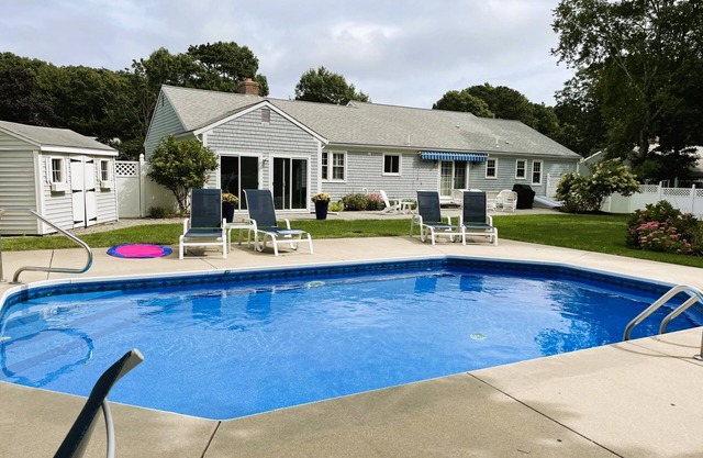 Heated Pool Close To Town (2351)