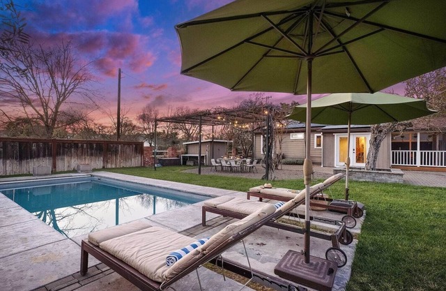 Heated Pool Close to Sonoma & Napa