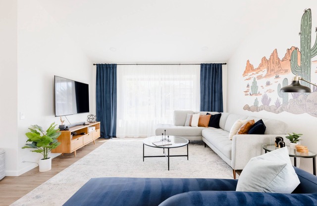 Heated Pool - Designer Modern Oasis