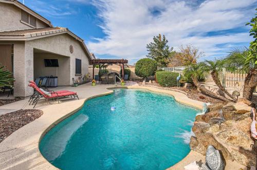 Heated Pool, Gas Grill and Yard Phoenix Retreat!