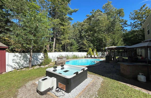 Heated Pool, Hot Tub, Fire Pit, SPAC, 8 Beds, Track, Ski