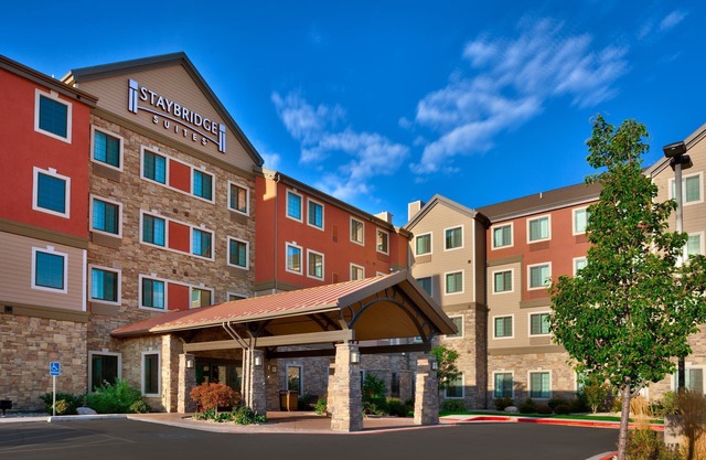 Heated Pool & Hot Tub + Free Breakfast Buffet. Great Location! Close to Jordan Landing