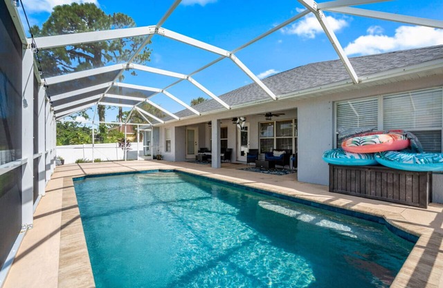 Heated Pool! Lanai, 4 BR