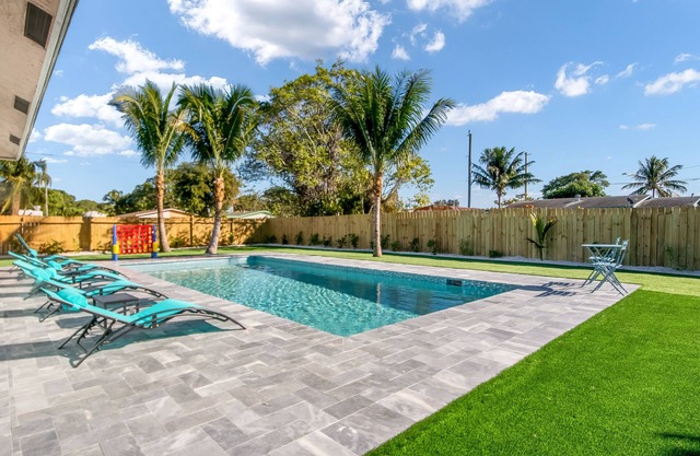 🏝️⭐️HEATED SALT WATER POOL HOME~🌊Delray Beach home 3 blocks from Atlantic Ave!