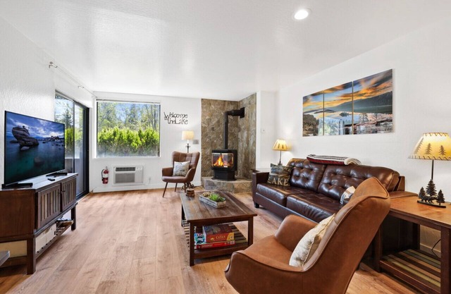 Heavenly Lakeside Retreat Close to downtown