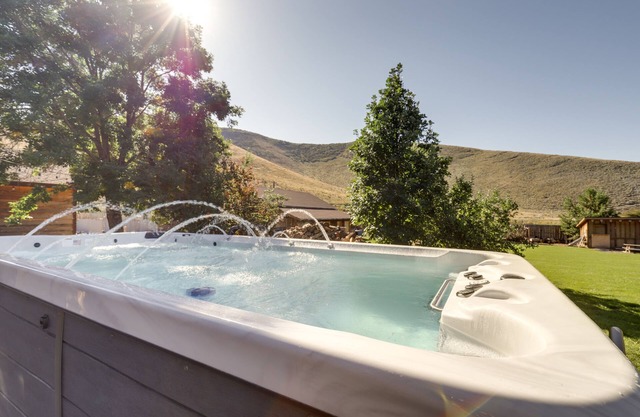 Heber City Home: Private Yard & Hot Tub!