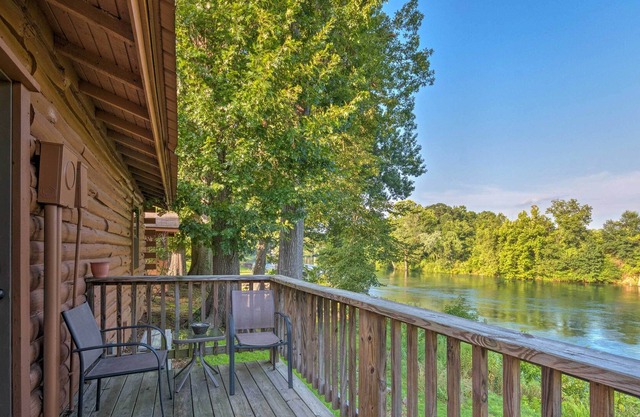 NEU! Riverfront Heber Springs Cabin mit gemeinsamem Dock
