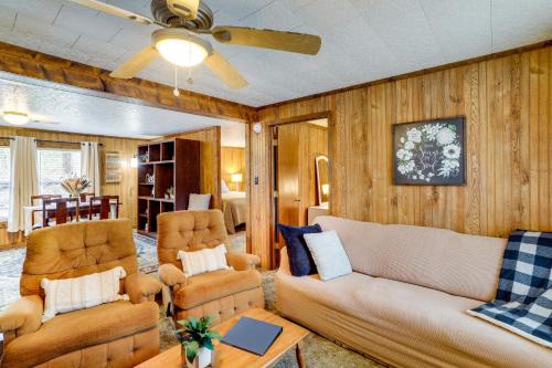 Heber Springs Cabin with Deck 3 Mi to Sugarloaf Mtn