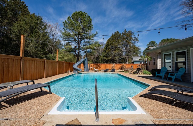 Heber Springs Home w/ Heated Pool! Walk to Sandy Beach & Greers Ferry Lake!