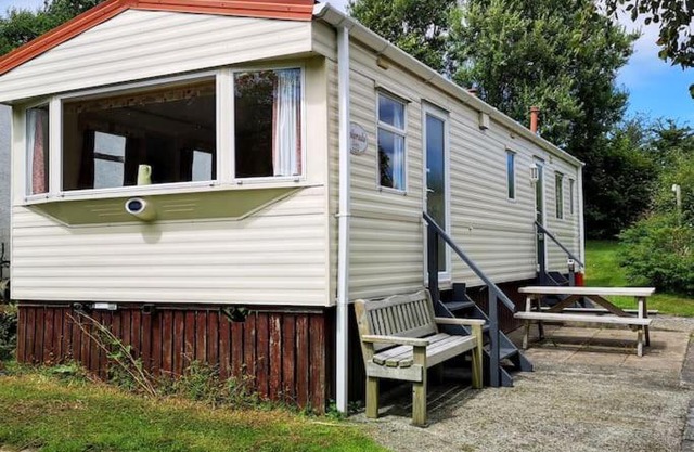 Hedgehog Holiday Home in the countryside, 10 mins to Lligwy beach