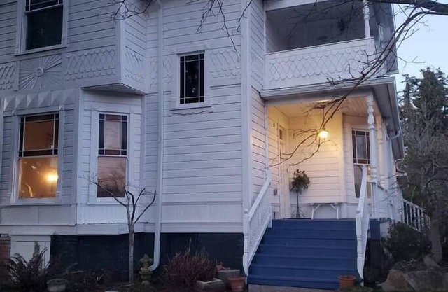 Hedges House - Upstairs