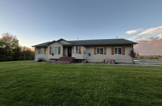 Heise Hot Springs Gathering Place sleeps 30+ w/Hot tub