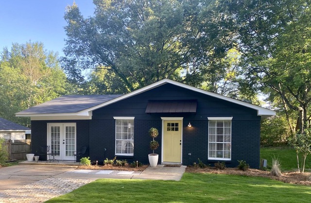 Helen's House - Olde Towne Ridgeland Charmer