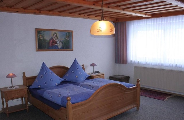 Helle Ferienwohnung (75m2) mit Terrasse & großem Garten