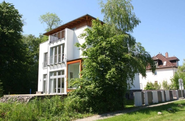 Helle, moderne Wohnung mit Balkon u. Blick aufs Meer, wenige Minuten zum Strand