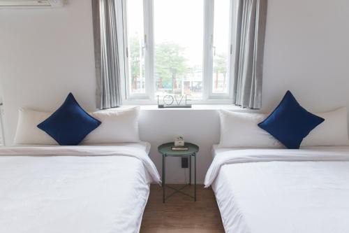 HELLO Make Yourself at Home