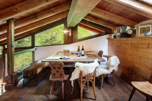 HelloChalet - Chalet da MiRo - Sunny terraces with stunning Matterhorn views, reachable on foot only