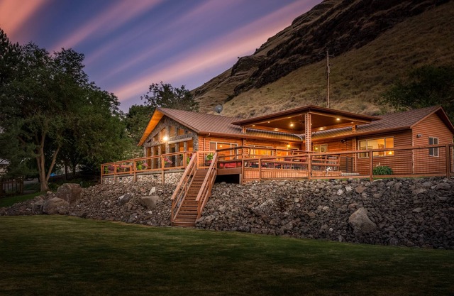Hells Gate Estate on the beautiful Snake River
