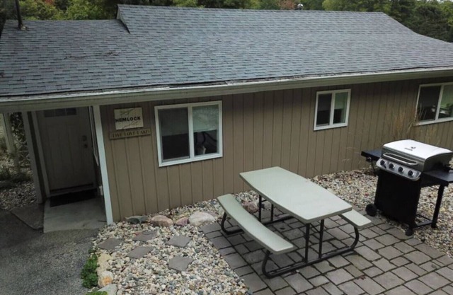 HEMLOCK - Grace Landing Cottages With Stunning Sunsets Over Hamlin Lake