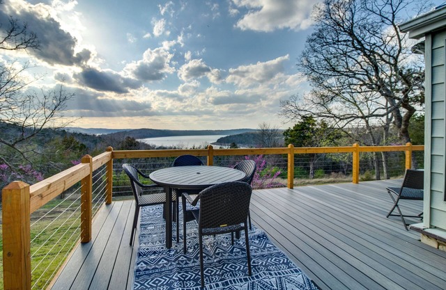 Henderson Cabin w/ Deck & Scenic Lake Views!