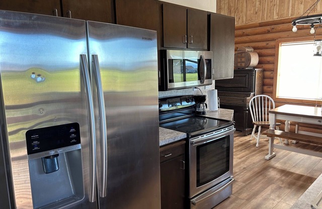 Henries Hideout, Newly Renovated Spacious 5-bedroom house in lovely Neola