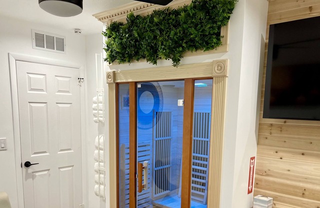 Henrietta NY Escape: Sauna & Spa Haven