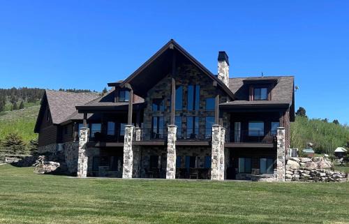 Henrys Lake Walkout Cabin