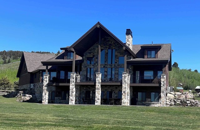 Henrys Lake Walkout Cabin