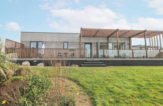 HEPWORTH, family friendly, character holiday cottage in Portreath