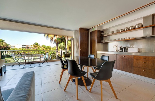 Selbstverpflegung 5 * Wohnung, 3 Minuten zu Fuß zum Strand und Golf, FREE Wi-Fi