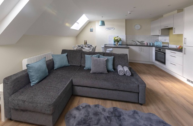 HEREFORD CITY CENTRE - Apartment 8, Isabella House - Modern Apartment In The Heart of The City - Sleeps 6 Guests