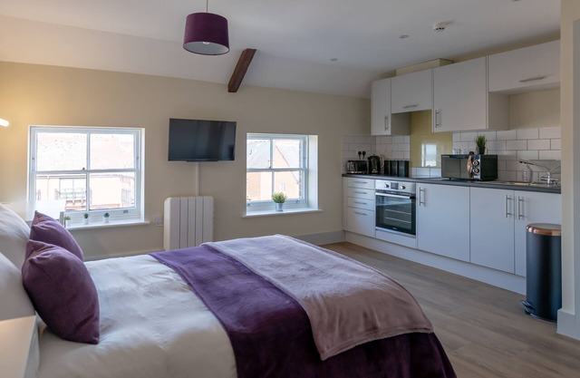 HEREFORD CITY CENTRE - Apartment 10, Isabella House - Modern Apartment In The Heart of The City - Sleeps 2 Guests