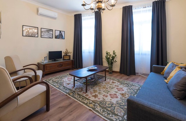 Heritage Collection House w/ 4BR by LovelyStay