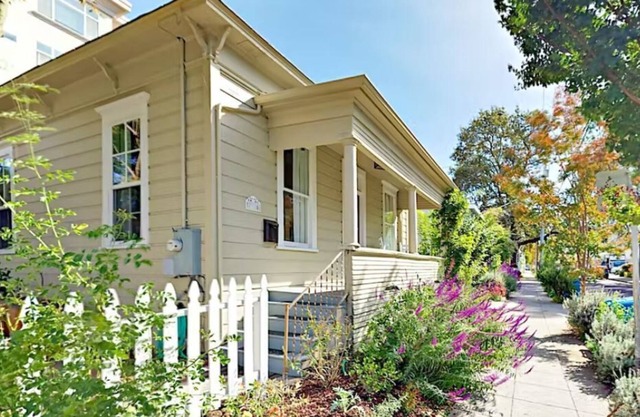 Heritage Cottage ~ Beautifully Styled Victorian Bungalow in Downtown Santa Rosa