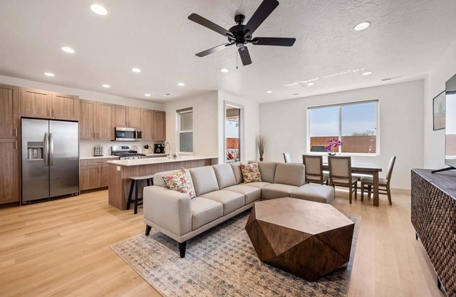 Heritage Hangout #21: Awesome private deck, resort pool!