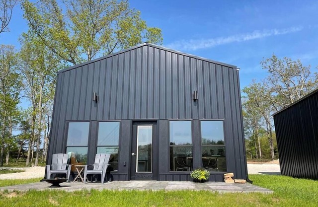 Hermann Modern Lakeside Cabin (Cabin 4)