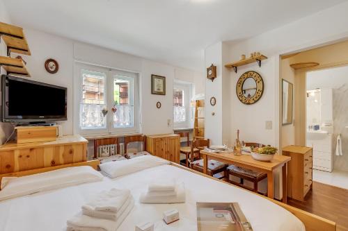 Hermitage Studio - Happy Rentals