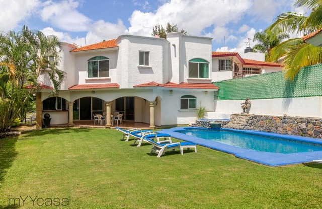 Hermosa casa con alberca/jacuzzi - C14